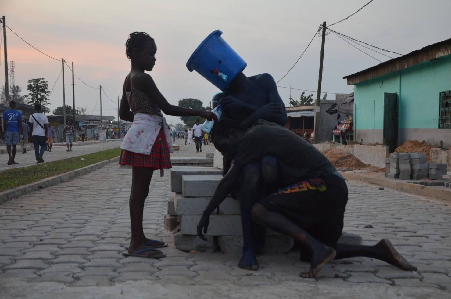 La performance traverse les rues de Brazzaville.